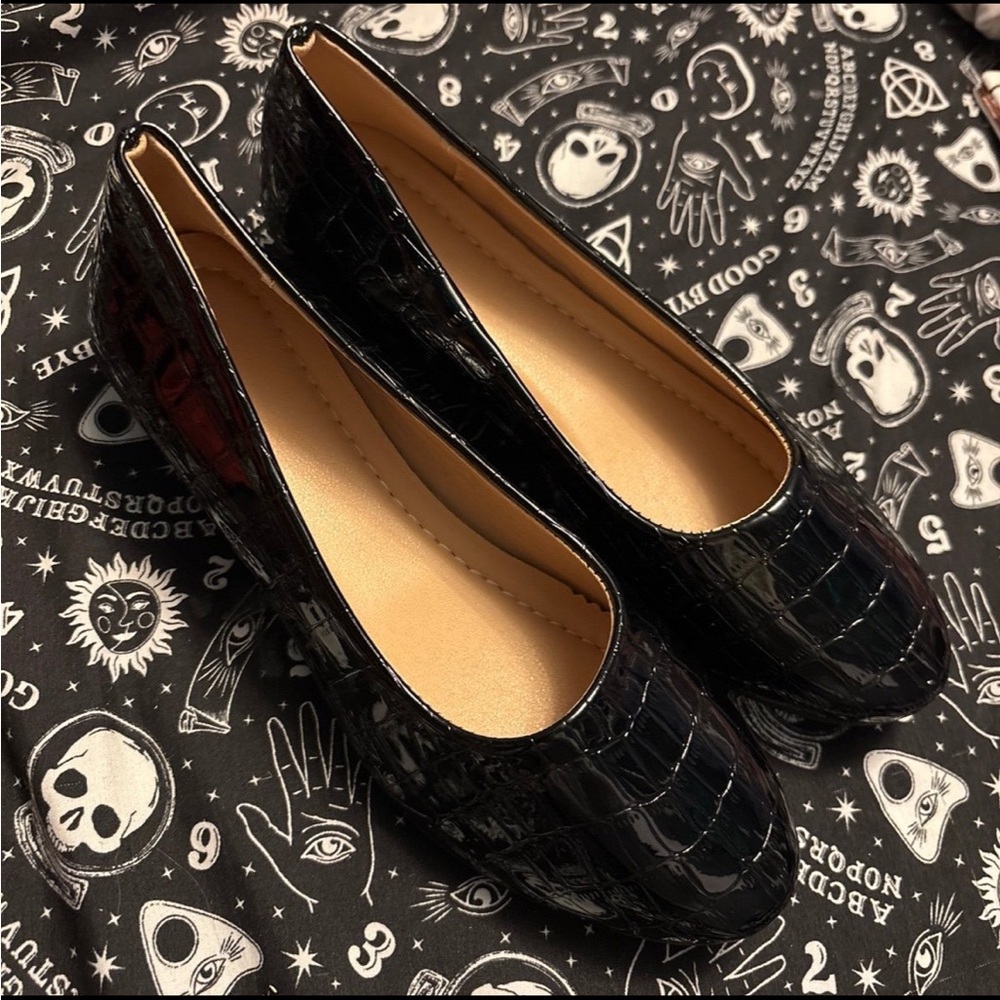 Elegant Black Crocodile Embossed Flats